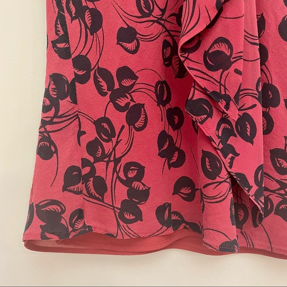 ANN TAYLOR LOFT Silk Red Black Floral Print Sleeveless Blouse Women’s 2/XS - Picture 4 of 5